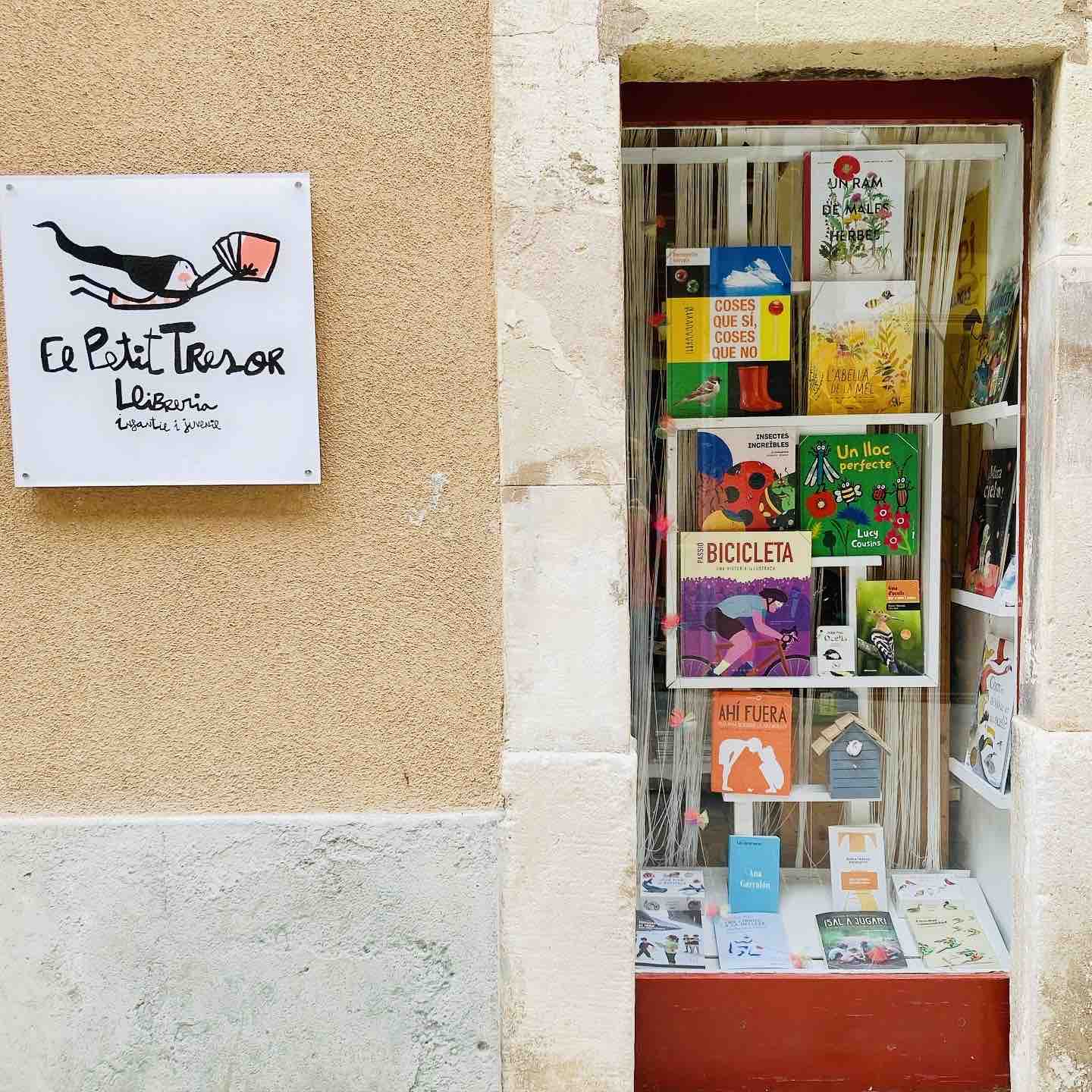 L’aparador de la llibreria: les lectures d’allà fora